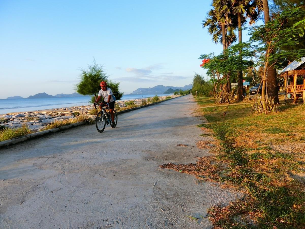 The Lake Hill Resort Pran Buri Extérieur photo